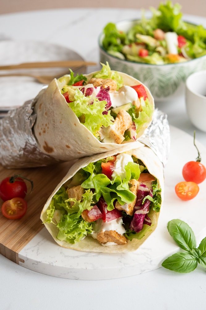 Wrap z kurczakiem i warzywami